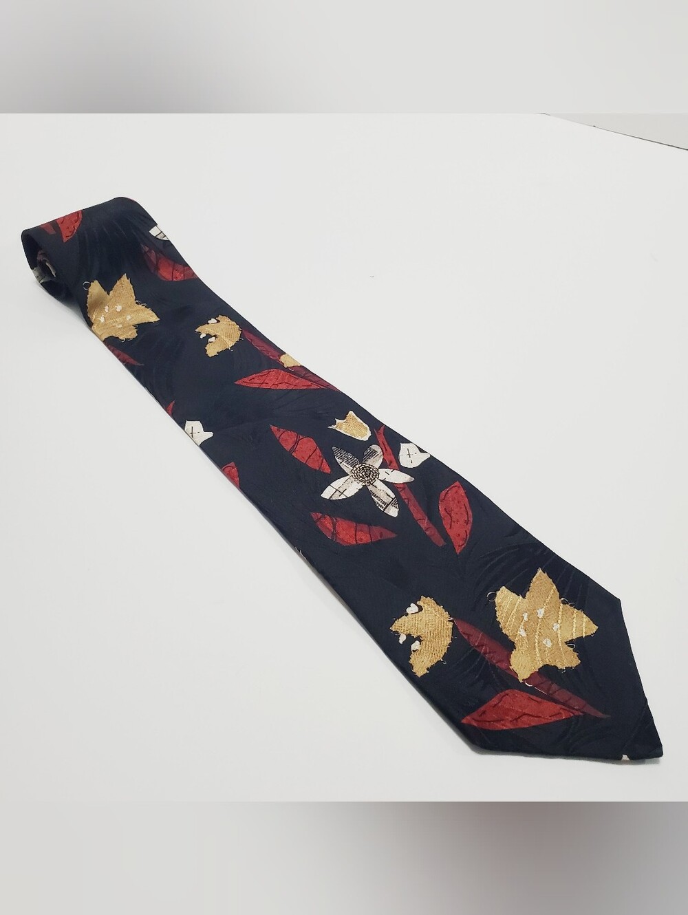 Bugatti Men's Silk Neck Tie Multicolor Floral Pattern 58x3.75"